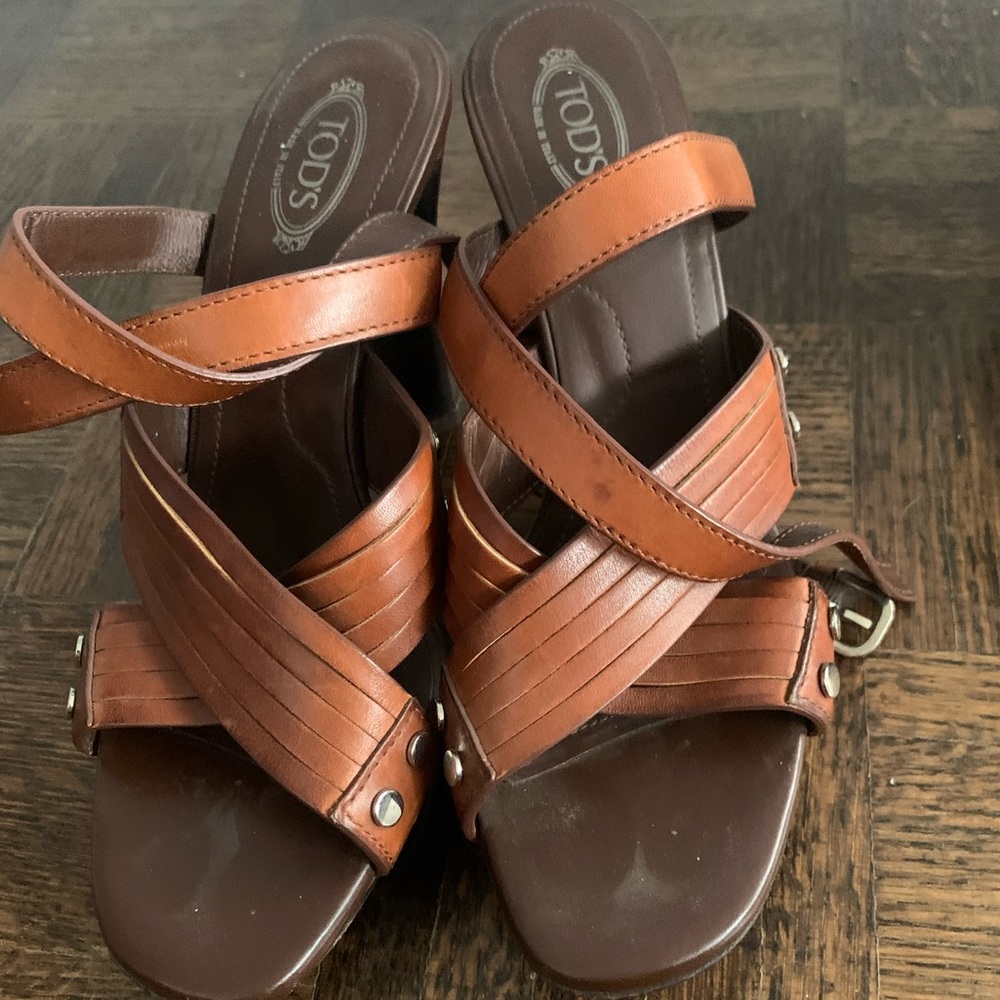 Tod’s Strappy Leather Heals